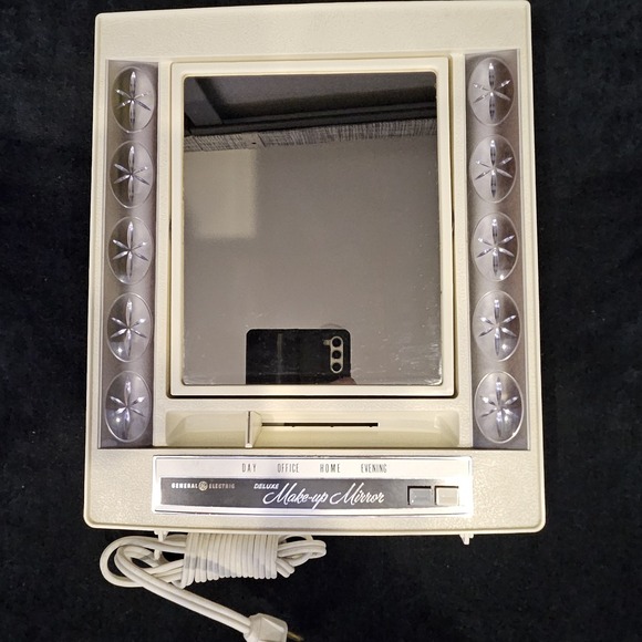 General Electric Other - General Electric Deluxe Make Up Light Up Mirror Reversible Zoom Vintage TESTED
